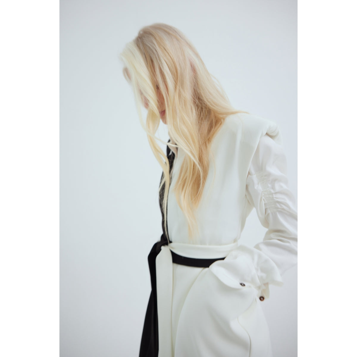 Fashion Midi Dress With Belt And Bold Shoulders – Black &amp; Ivory
