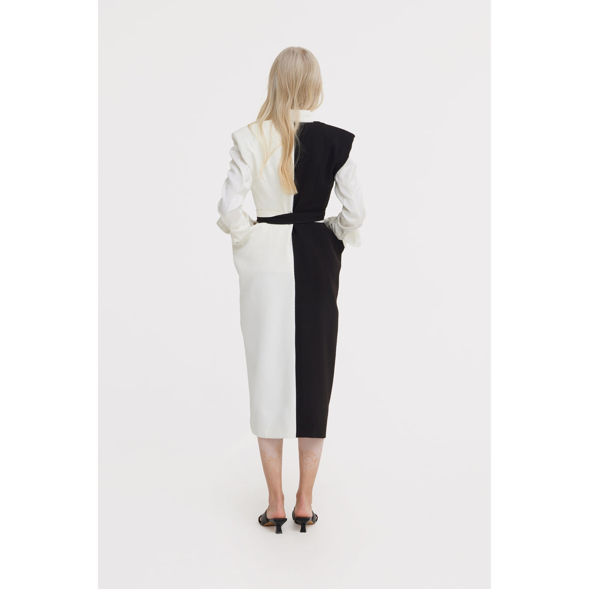 Fashion Midi Dress With Belt And Bold Shoulders – Black &amp; Ivory