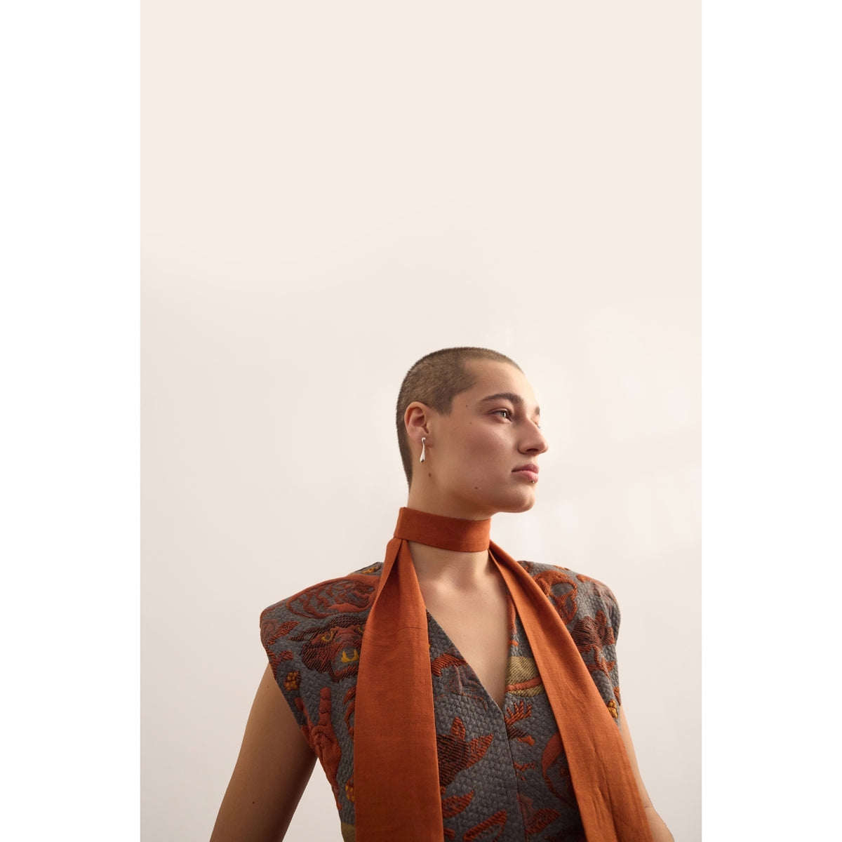 Fashion Midi Dress With Belt And Bold Shoulders Jacquard Grey