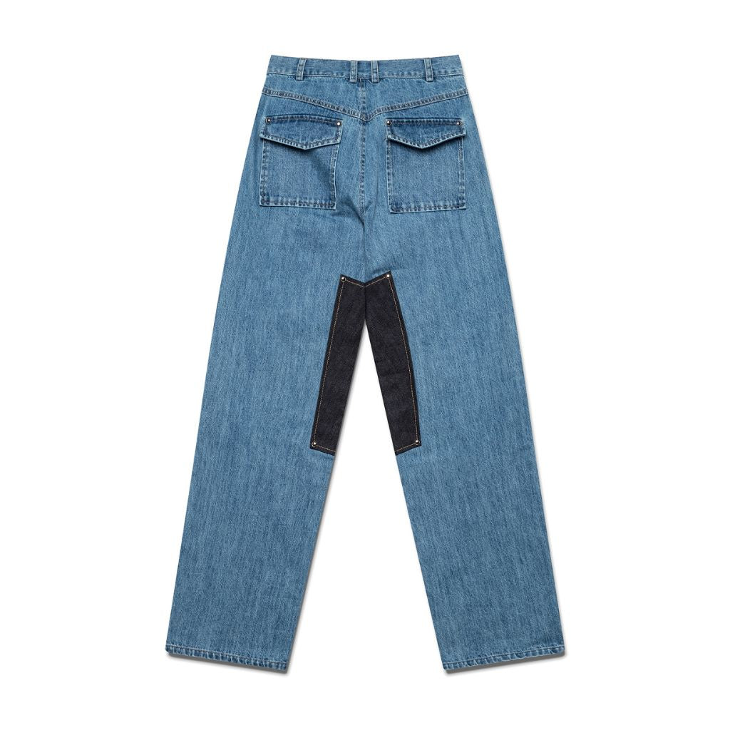 Styling Wide Leg Jeans: A 2024 Essential