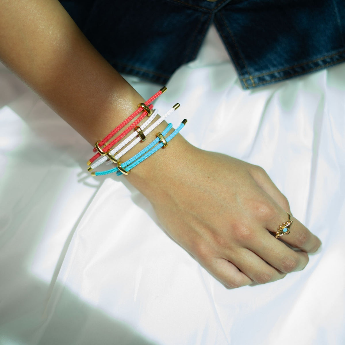 Turquoise Glow Adjustable Gold Rope Bracelet