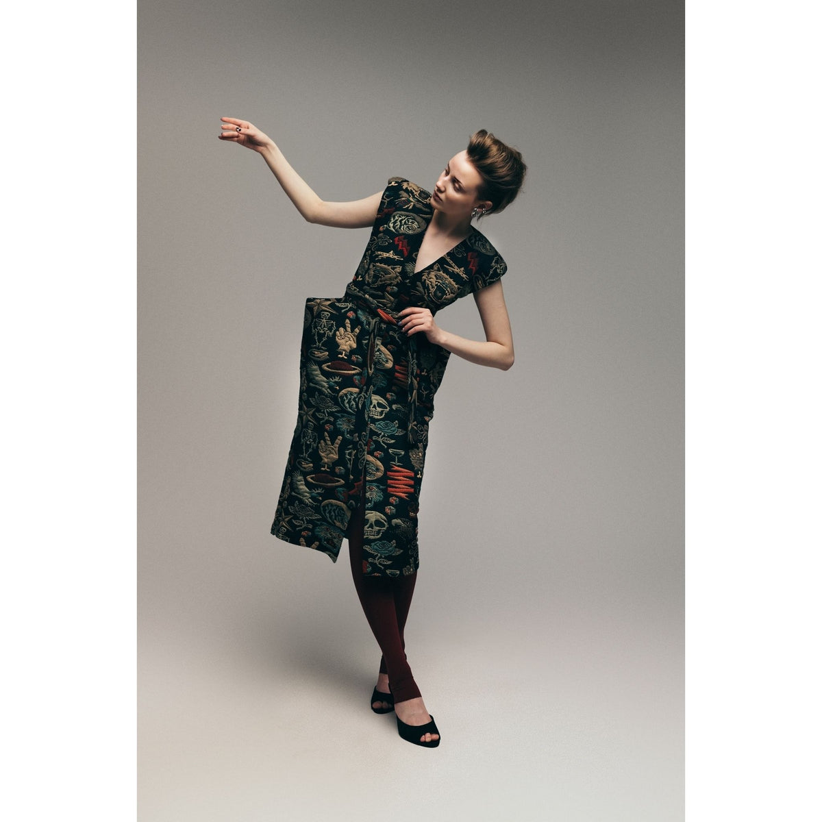 Fashion Midi Dress With Belt And Bold Shoulders Jacquard Black