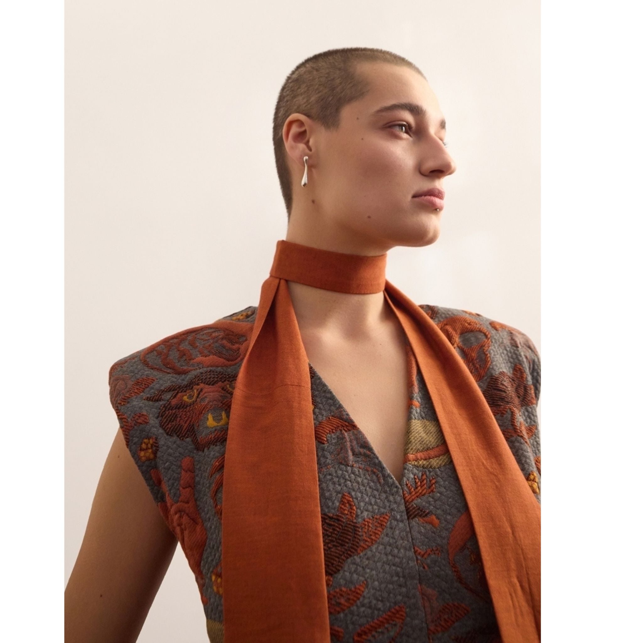 Fashion Midi Dress With Belt And Bold Shoulders Jacquard Grey