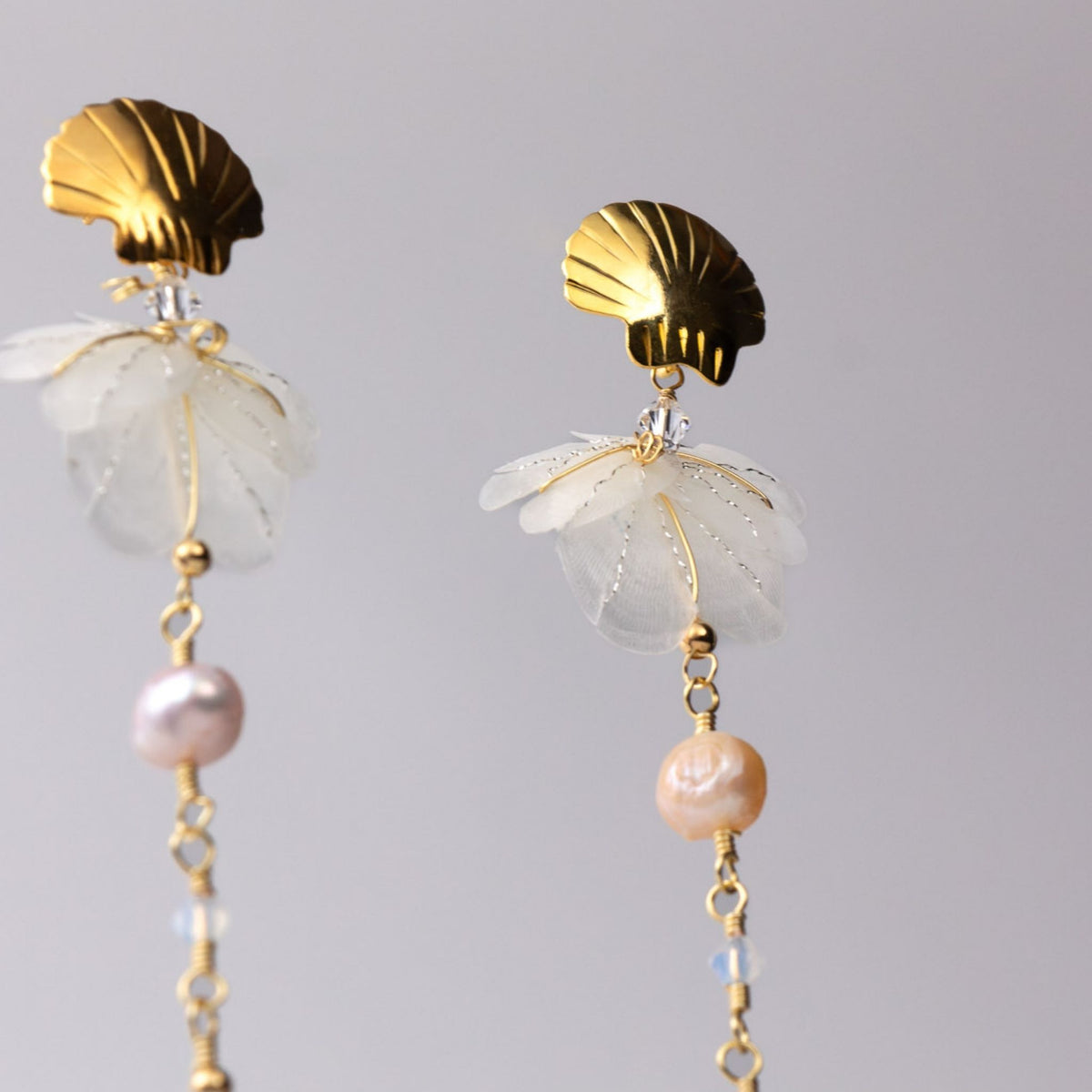 Seashell earring  designed by Alma Dos Mares