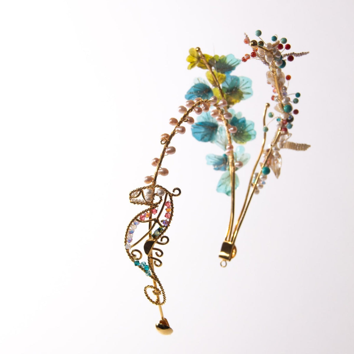 Gold plated tiara inspired in a seahorse floating dancing in a coral reef design by Alma Dos Mares