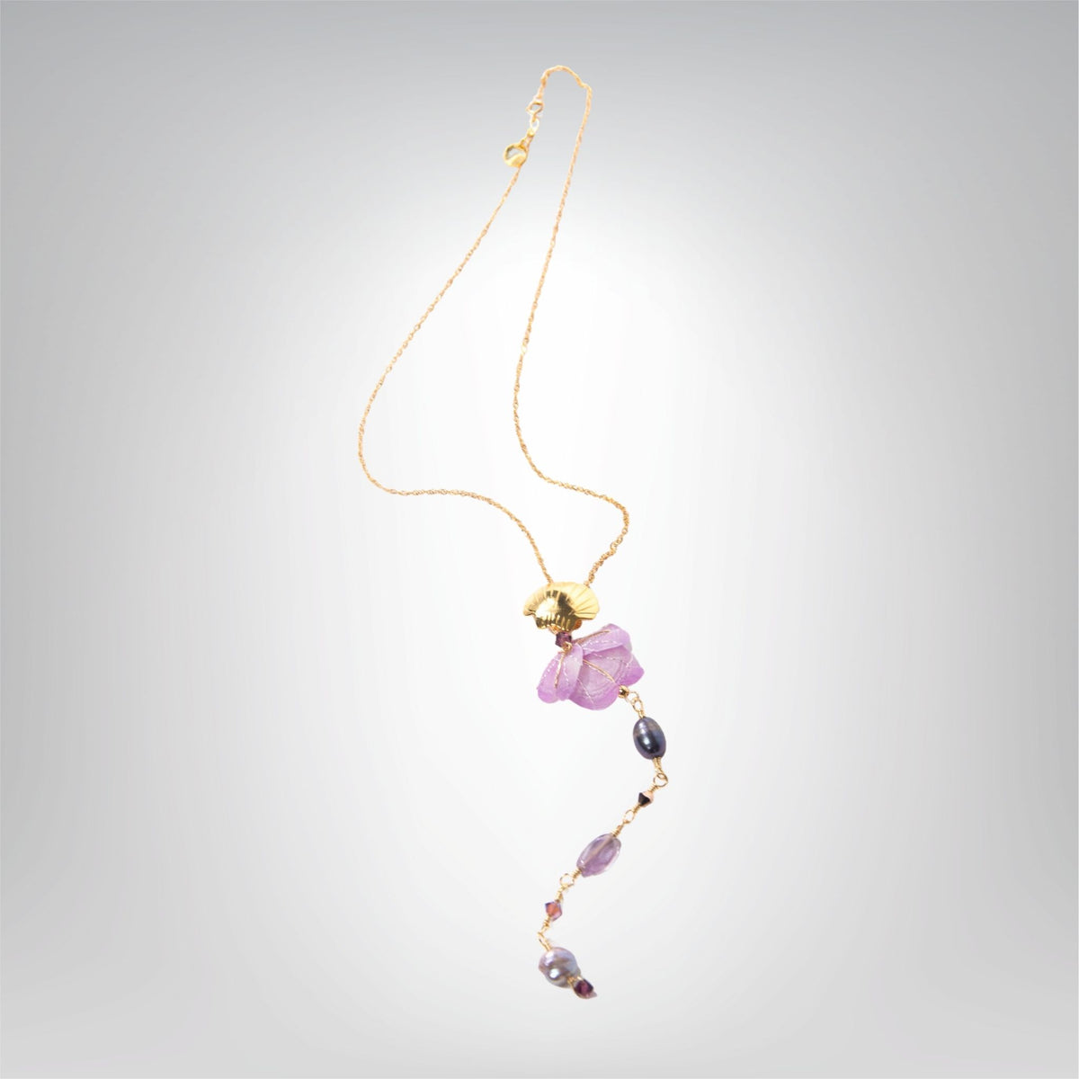 Seashell necklace designed by Alma Dos Mares