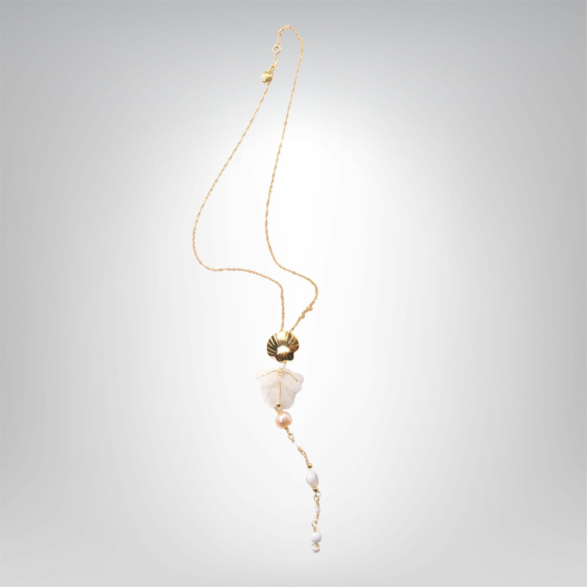 Seashell necklace designed by Alma Dos Mares