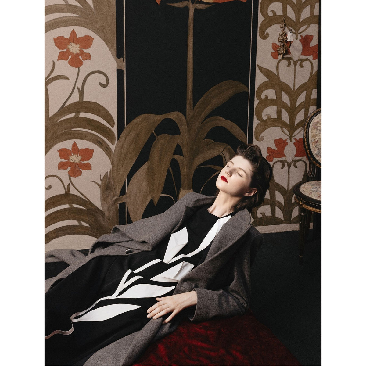 Art-Inspired Semi-Fitted Three-Quarter Sleeveless Dress | Black