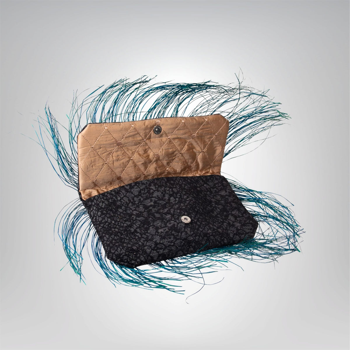 Clutch bag collab between Alma Dos Mares and Viviendo handmade.