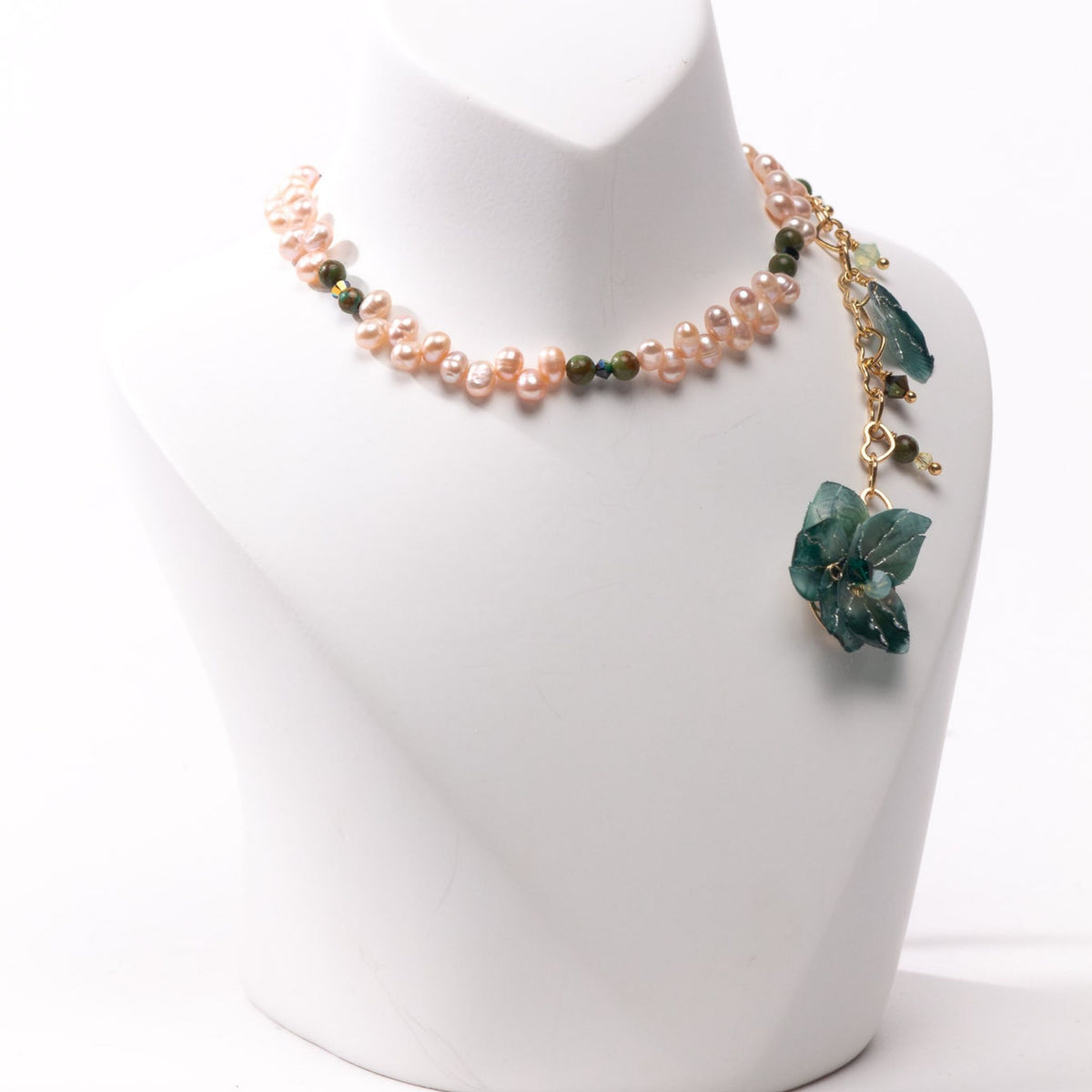 Underwater grounds necklace from the Underwater subcollection from Coral Vida designed by Alma Dos Mares