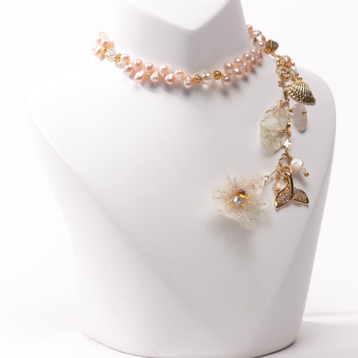 Underwater bubbles necklace from the Underwater subcollection from Coral Vida designed by Alma Dos Mares