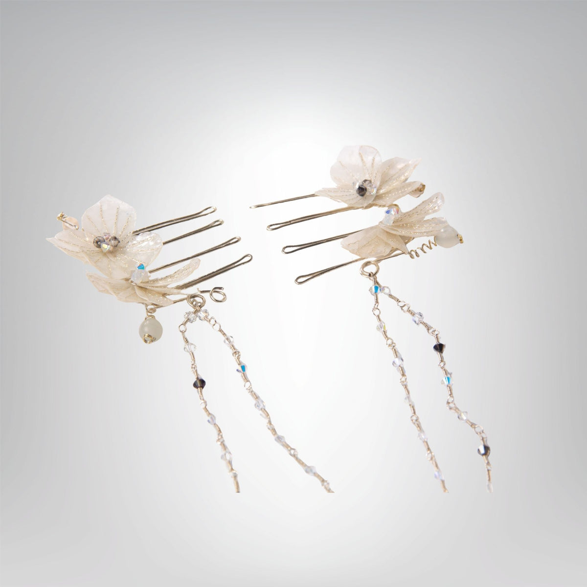 Gardenia rain tiara designed by Alma Dos Mares