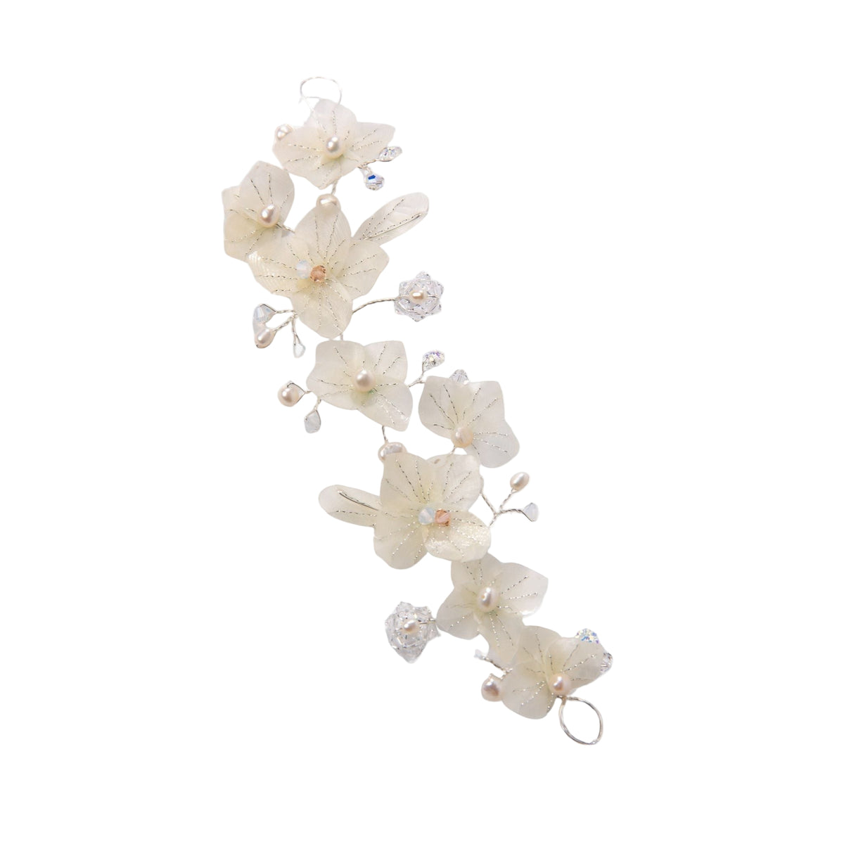 PRODUCT SHOT
Vine branch tiara designed by Alma Dos Mares