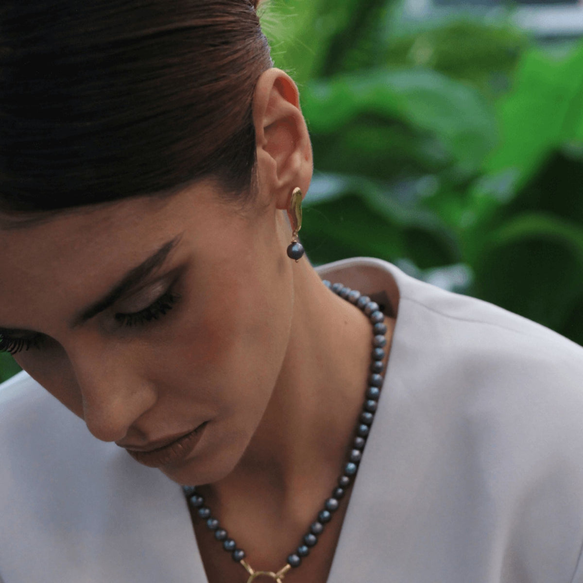 LINYA JEWELRY - Black Pearl Dangle Earrings Gold, buy at DOORS NYC