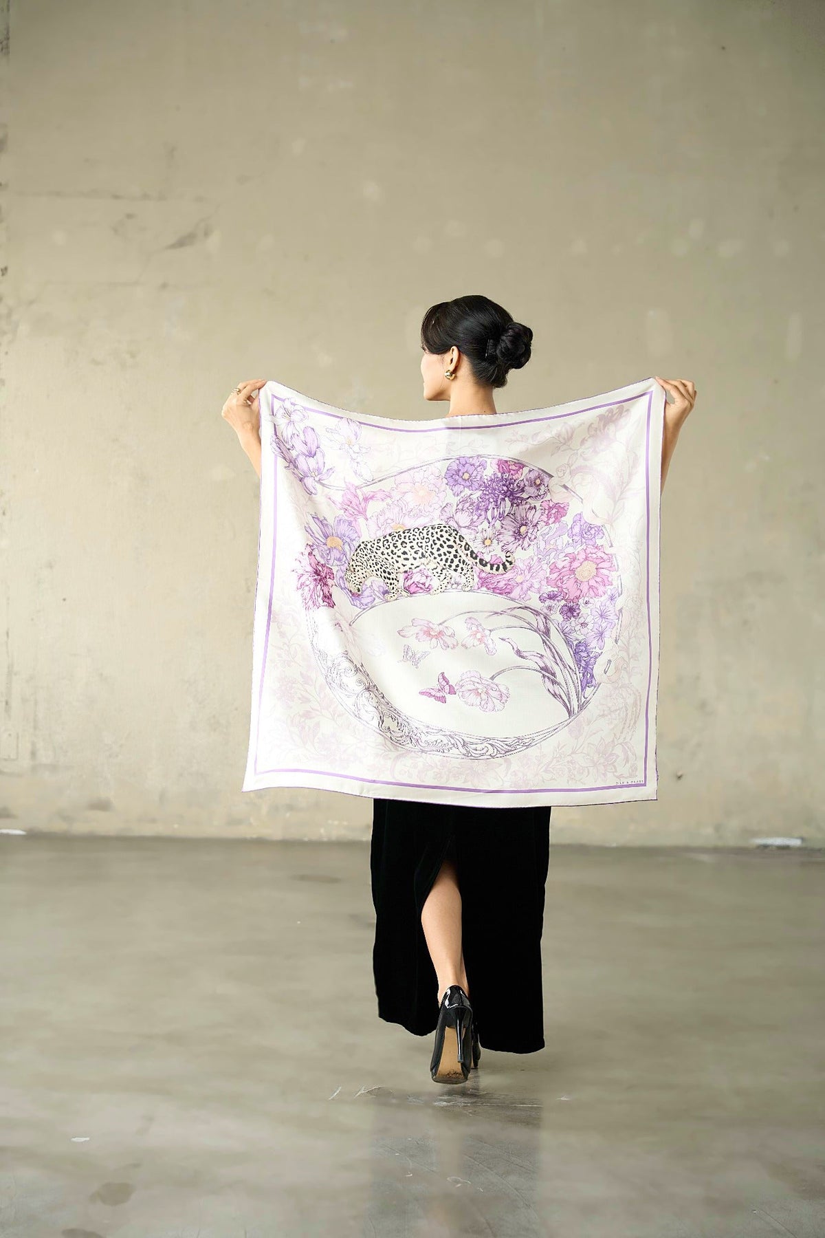 SILK &amp; BEARS violet leopard silk twill scarf, hand-rolled hem close-up, women's gift scarf, buy at DOORS NYC