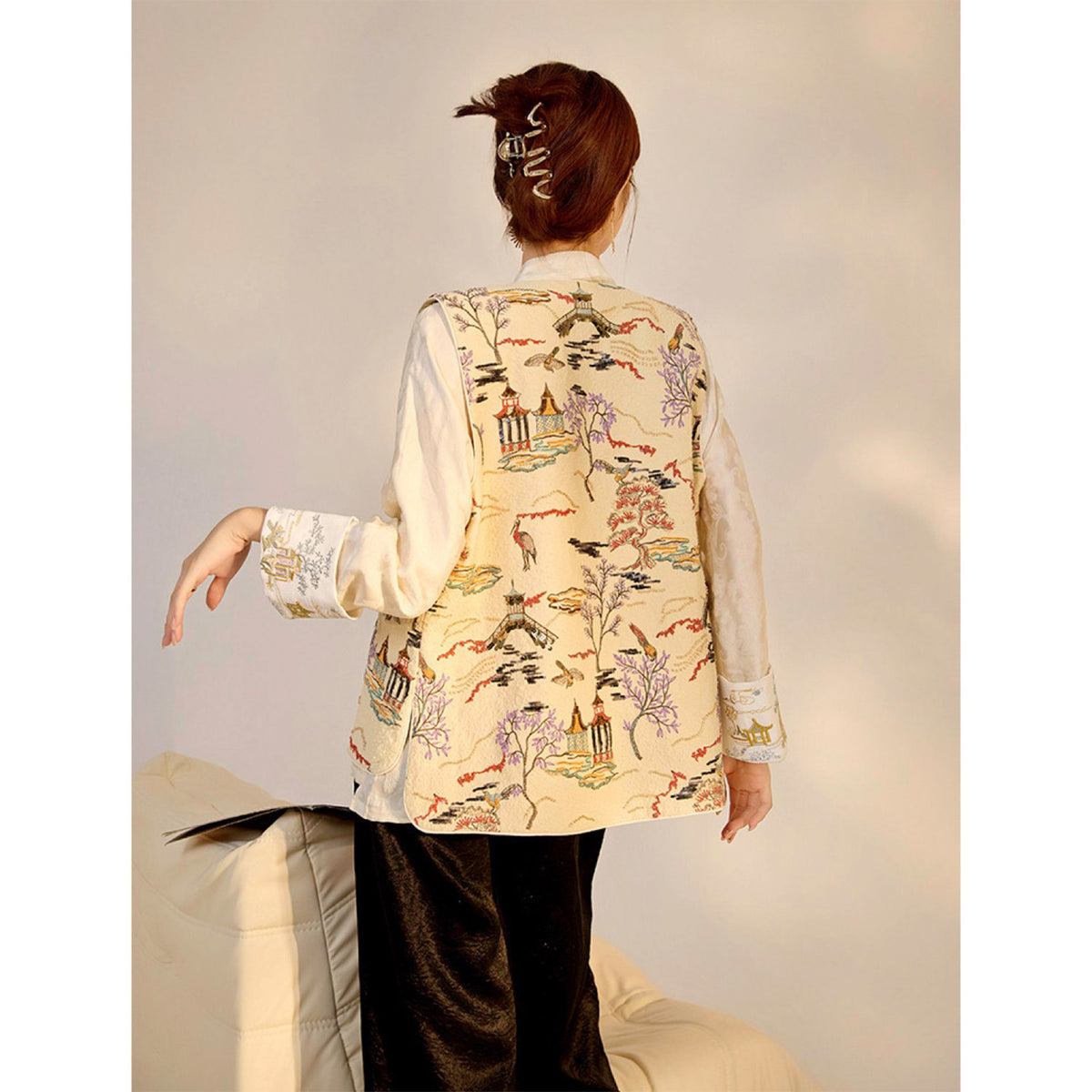 Vast Embroidered Cardigan with Oriental Painting Stitching