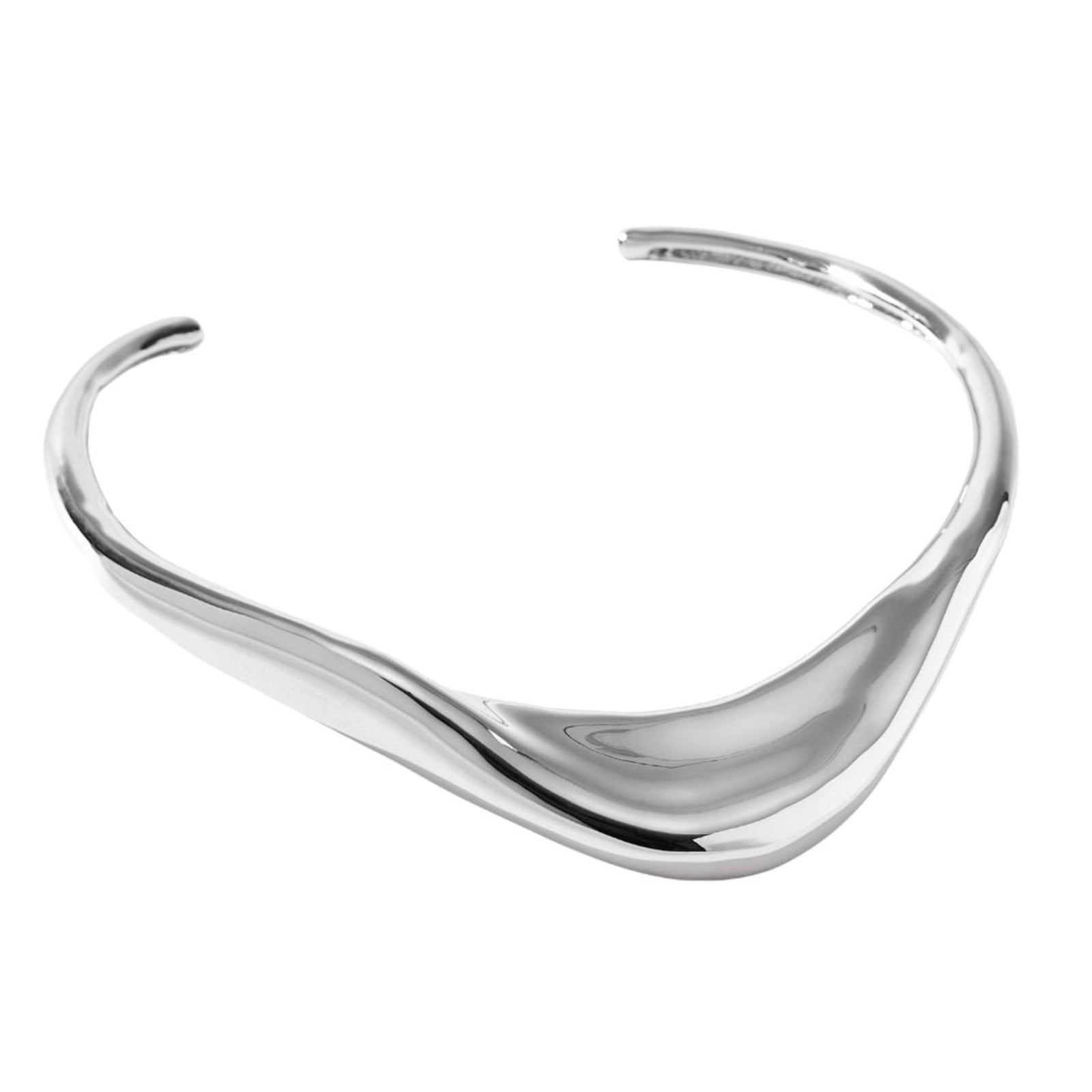 The Silver Luma Choker from the Aviva Collection by ANNA PRATA is a shiny, minimalist silver necklace with an organic, curved shape and open back—an exclusive women’s piece shown against a white background.
