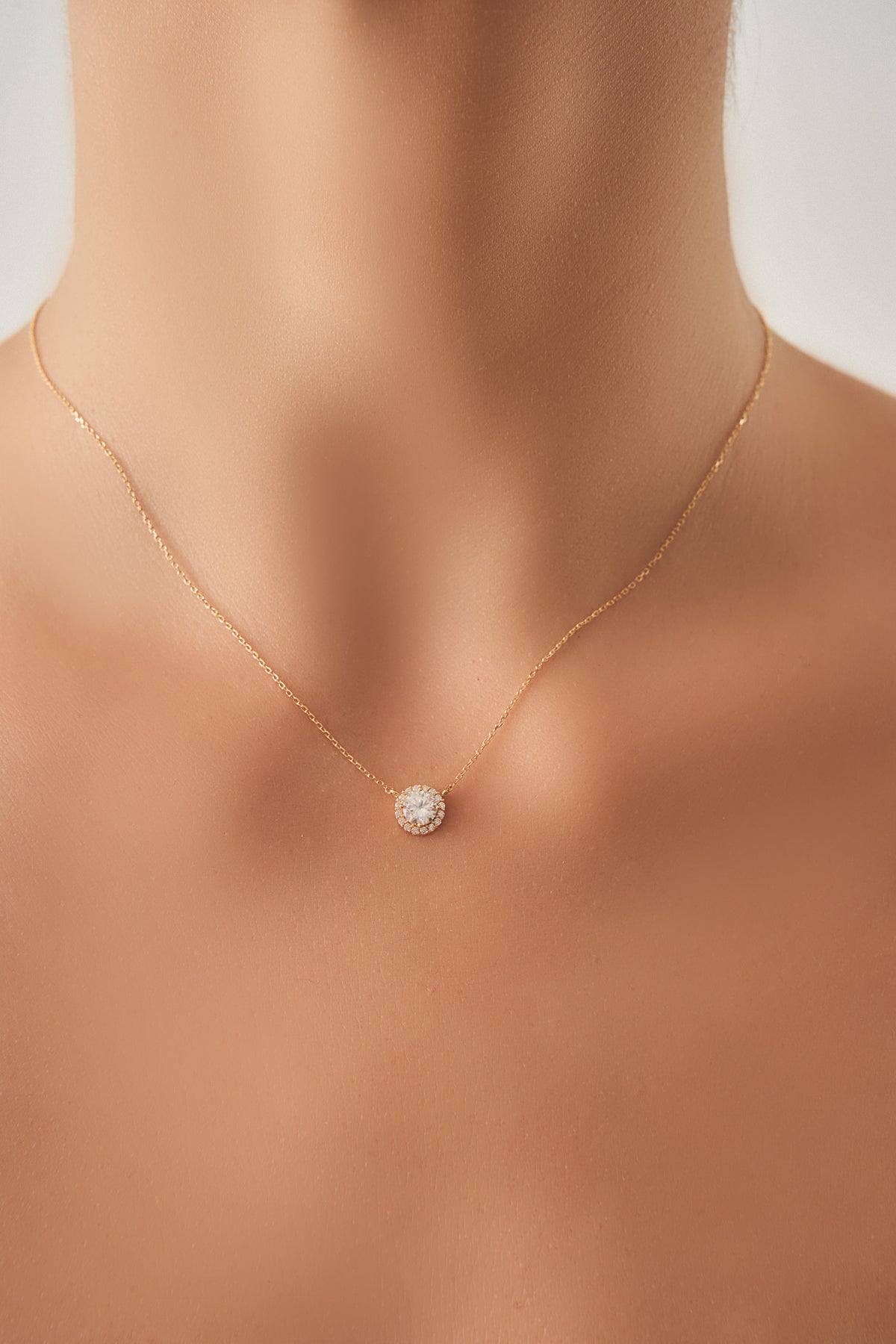 Gold Halo Pendant Lomière Necklace with Cubic Zirconia