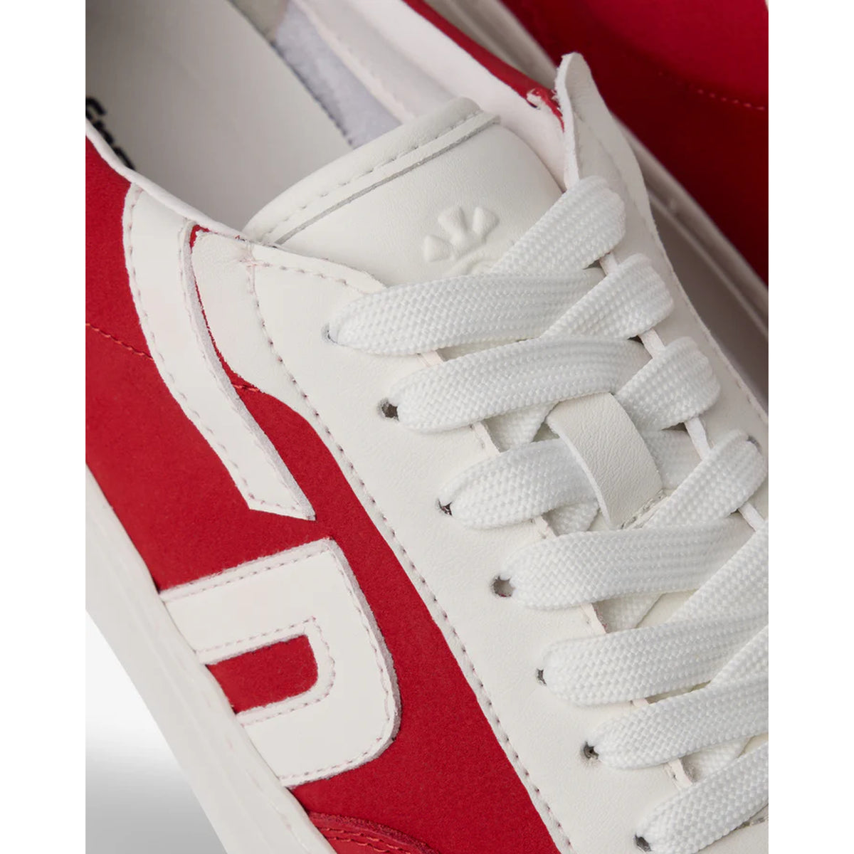 Close-up of the FRESHY Rockafella Crimson | PR Sample sneaker in white and red, with white laces, stitched side logo, and embossed tongue symbol. Made from smooth full-grain leather and suede-like textures for premium comfort.