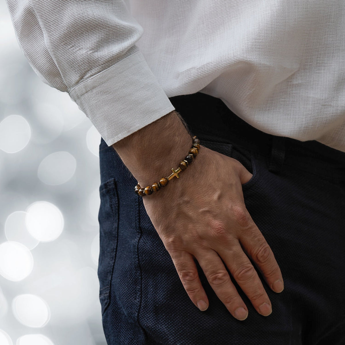 Men&#39;s beaded bracelet with tiger&#39;s eye stones and a gold-plated sterling silver cross charm