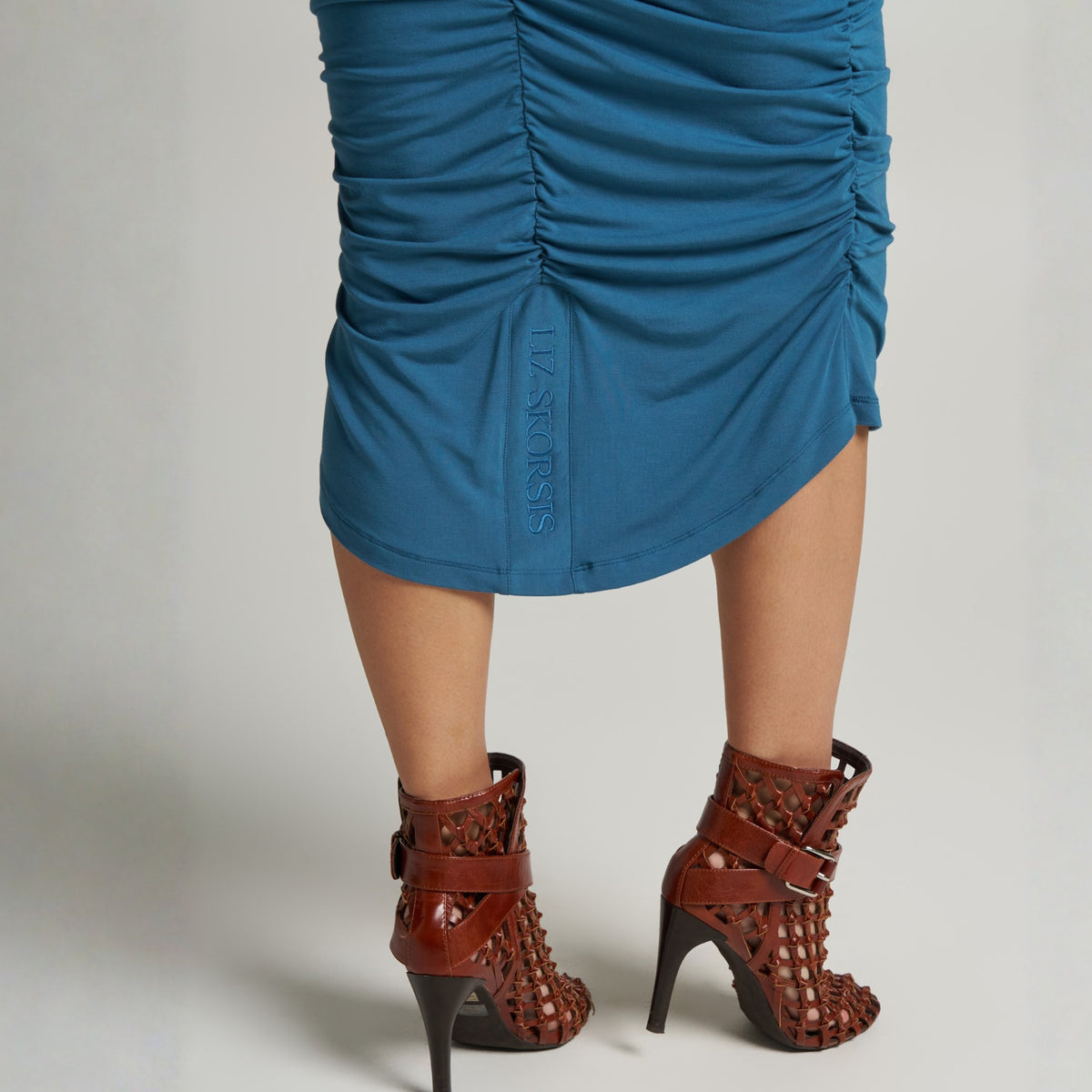 LIZ SKORSIS - Viva Scoop Neck Ruched Dress – River, PR Sample at DOORS NYC PR showroom