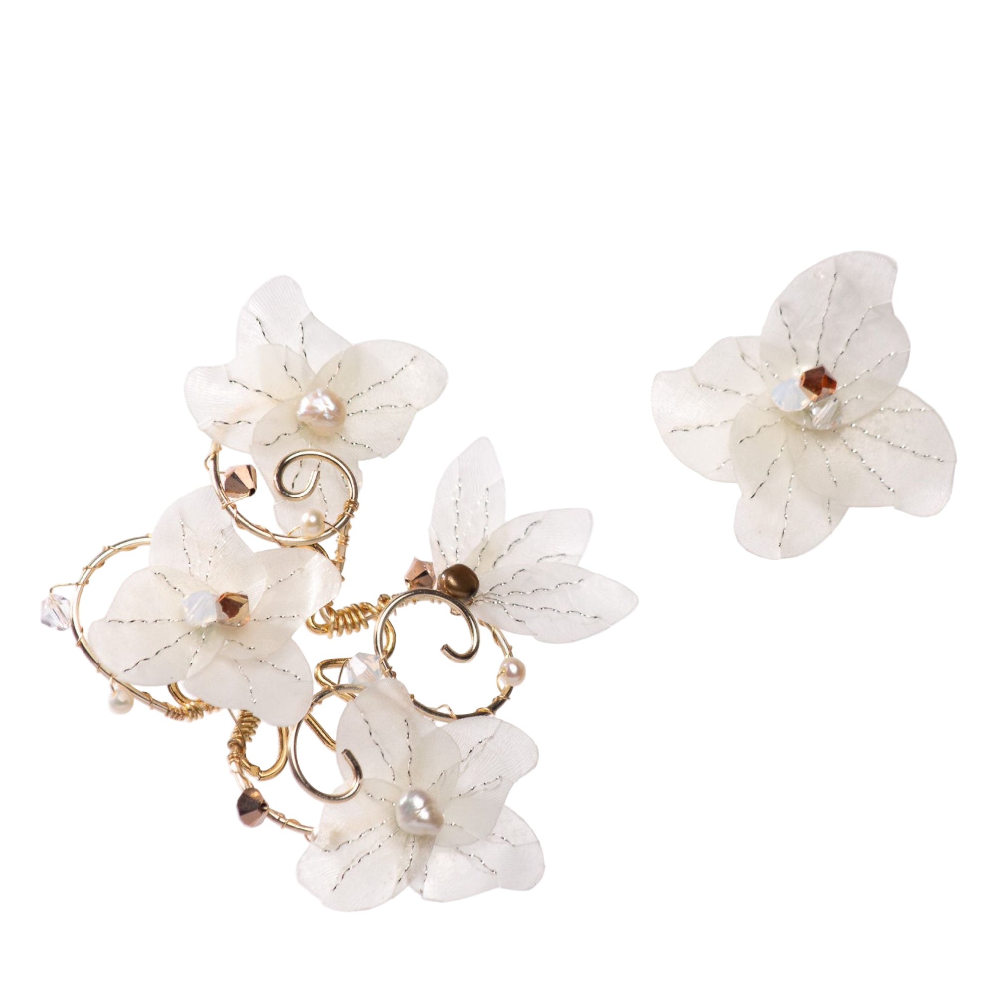 Pollera alegoria earring designed by Alma Dos Mares