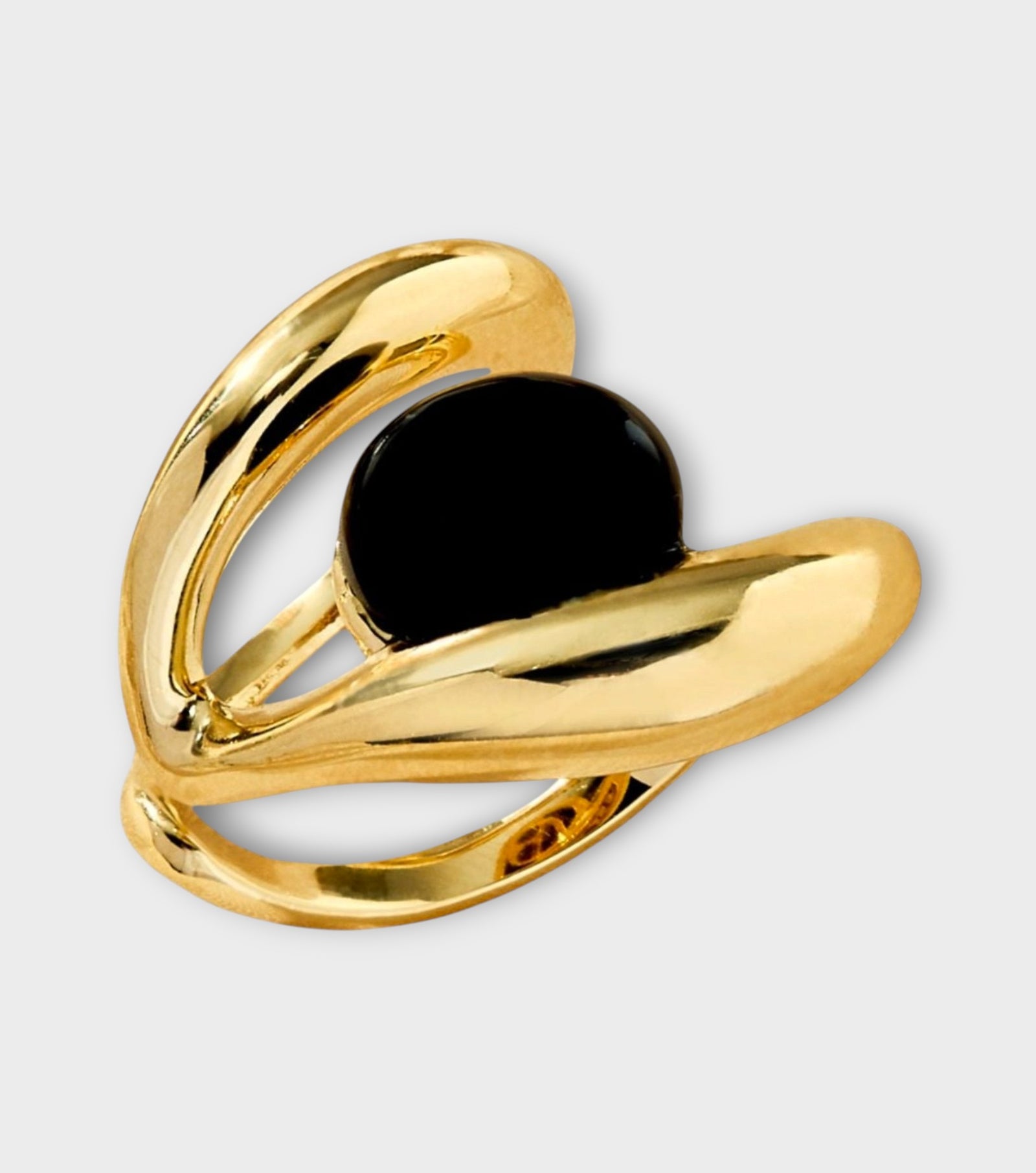 Gold Plated Onyx Presente Ring - Entre Camadas Collection
