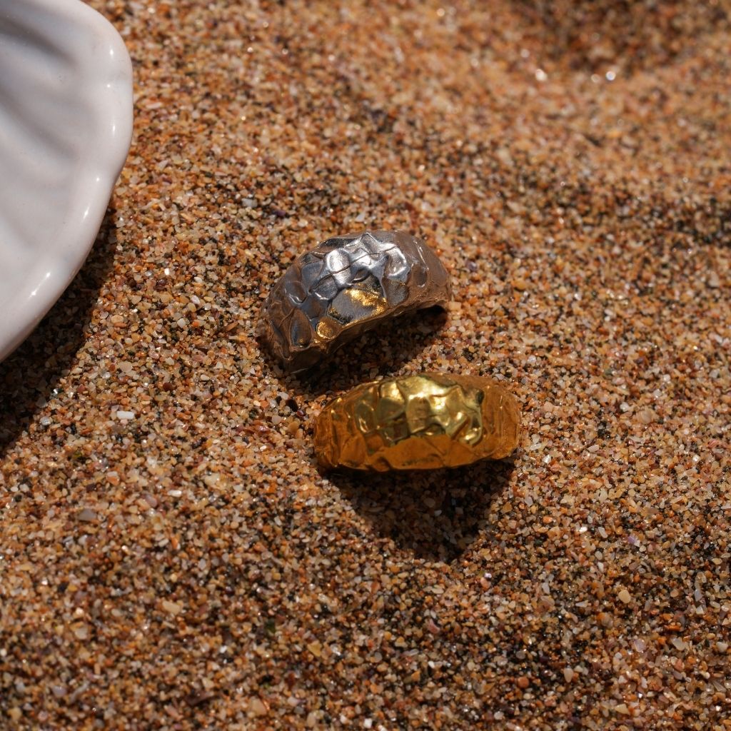 LINYA JEWELLERY - Amorphous Shiny Gold Oval Signet Ring, buy at DOORS NYC