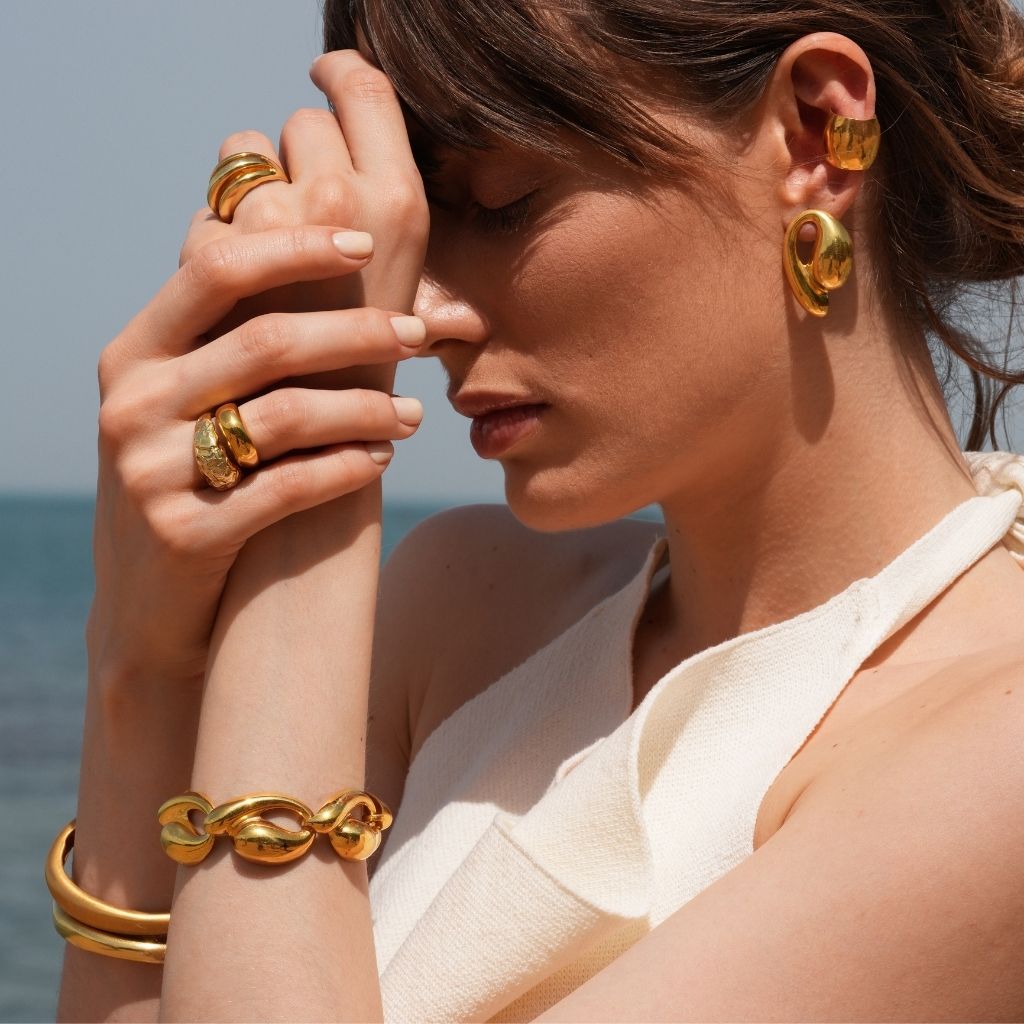 LINYA JEWELLERY - Amorphous Shiny Gold Oval Signet Ring, buy at DOORS NYC